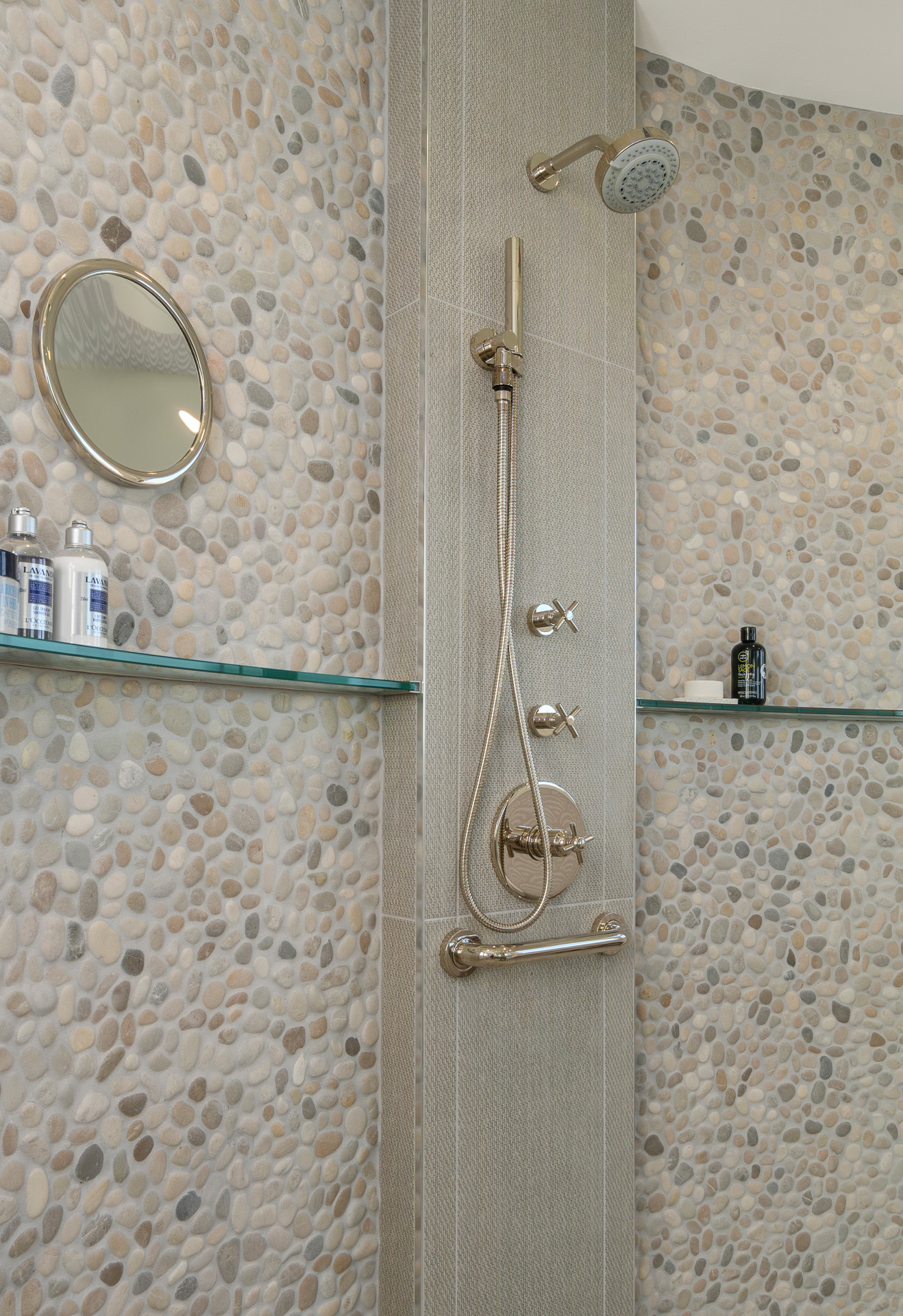 Newport-Seaside-Turret-Master-Bath-Mixed-Pebble