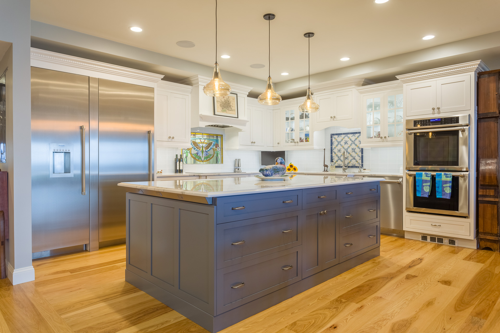Shabby-Chic-Newport -Kitchen-Large-Island