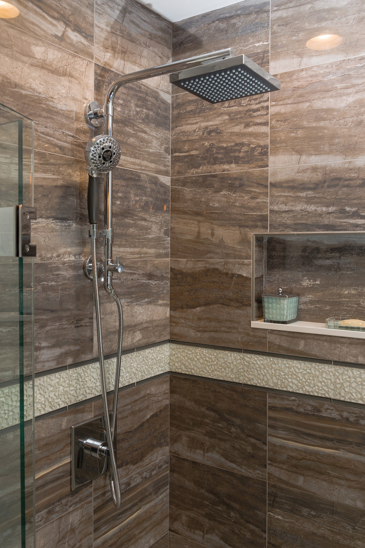 Tranquil-Master-Bathroom-Daltile-River-Marble