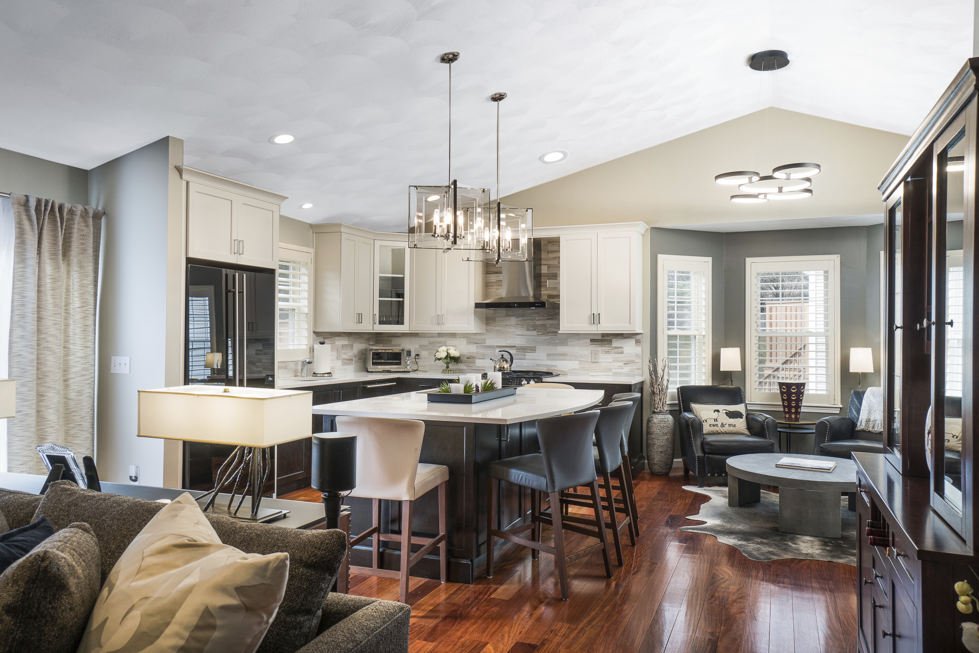 Two-Tone-Modern-Kitchen-OpenConcept