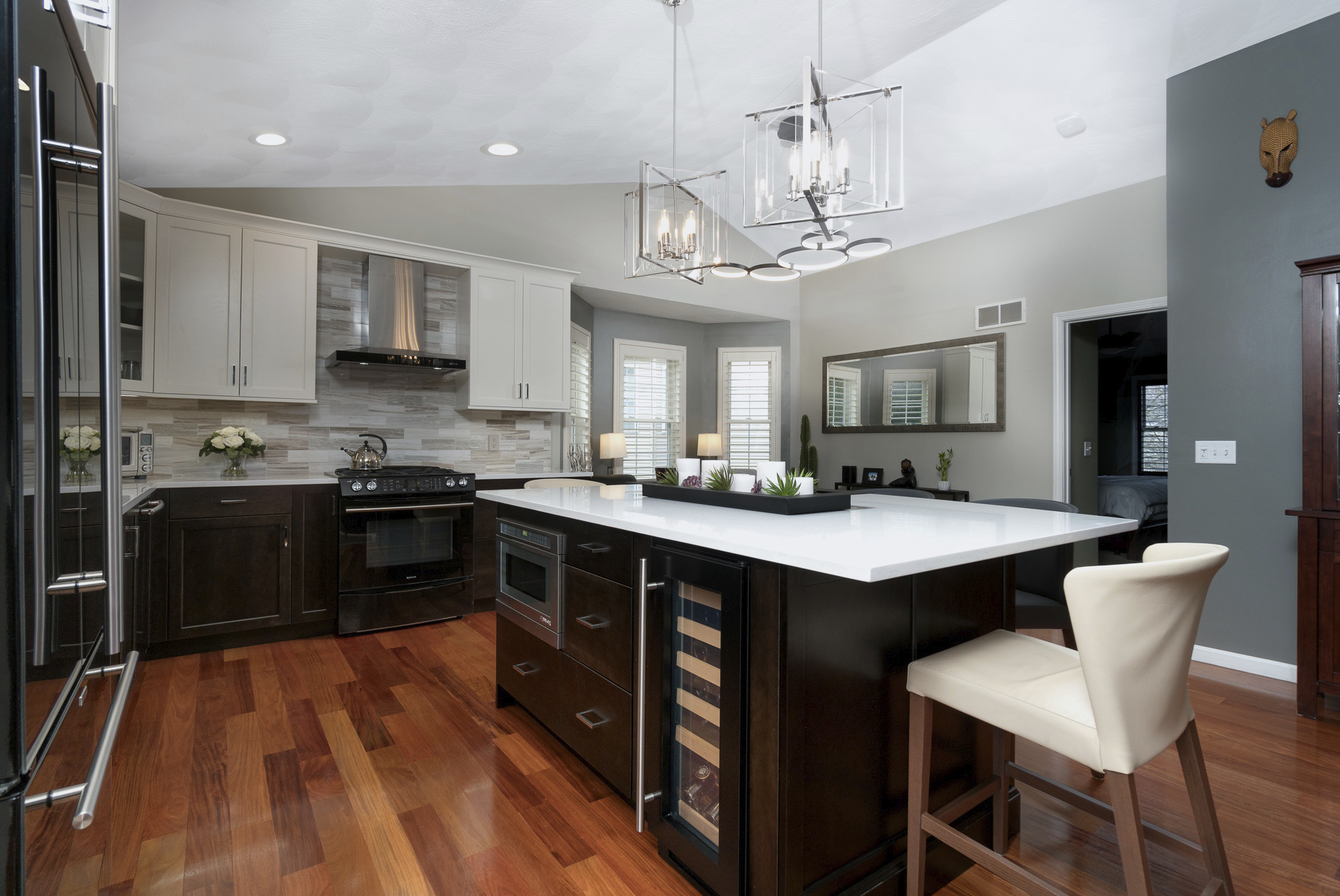 Two-Tone-Modern-Kitchen