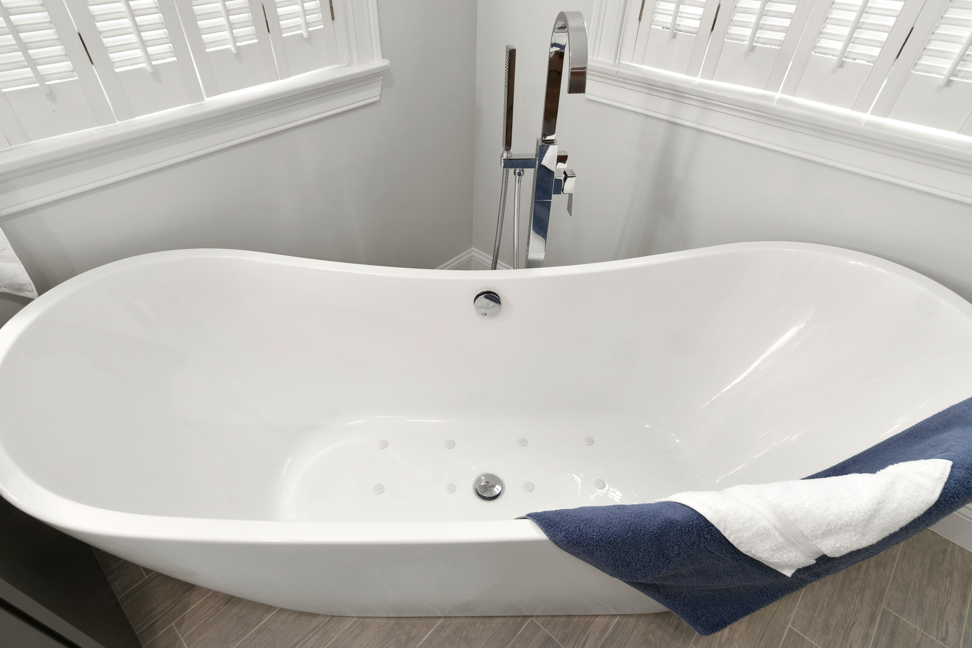 Luxurious Narragansett Master Bathroom