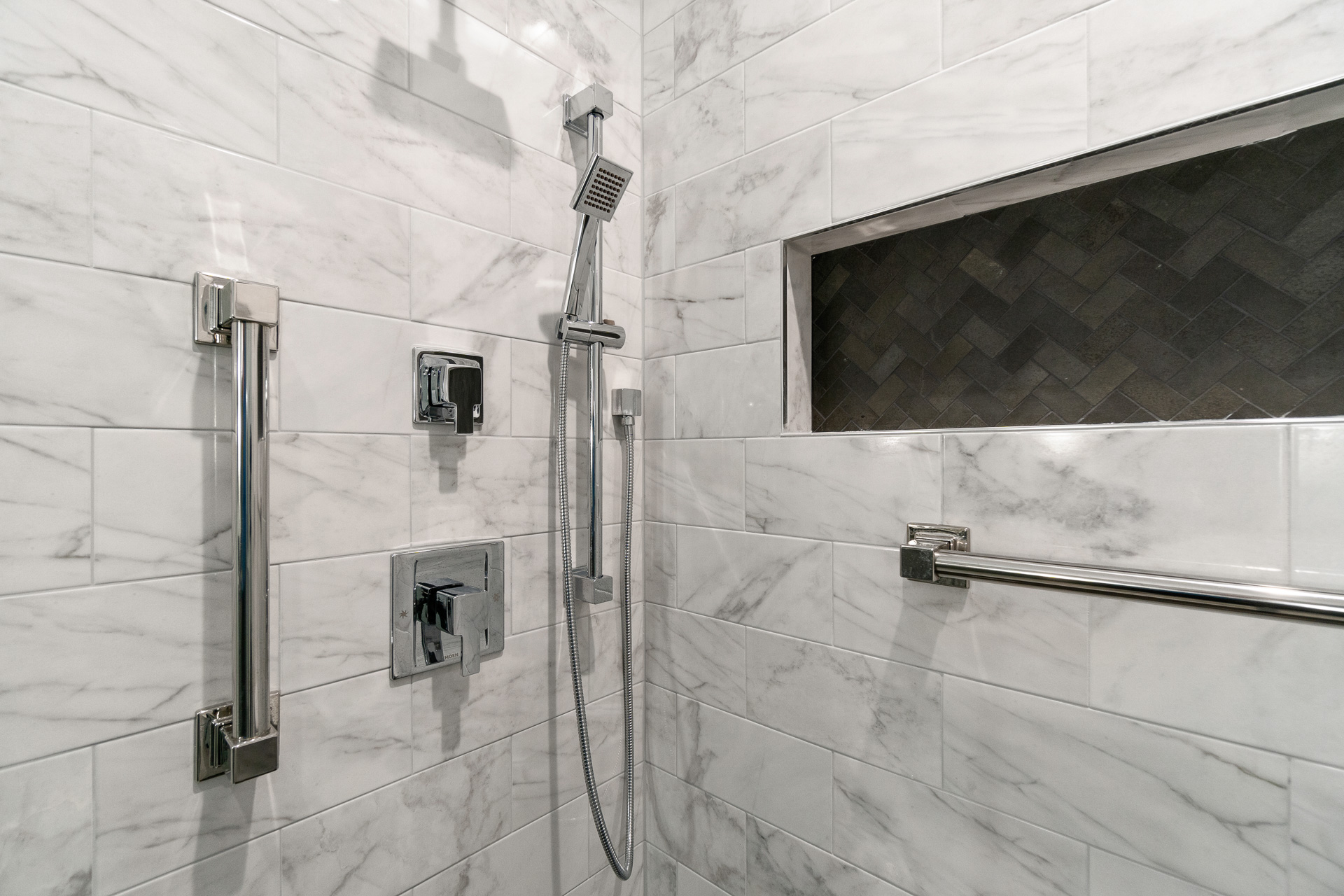 Luxurious Narragansett Master Bathroom