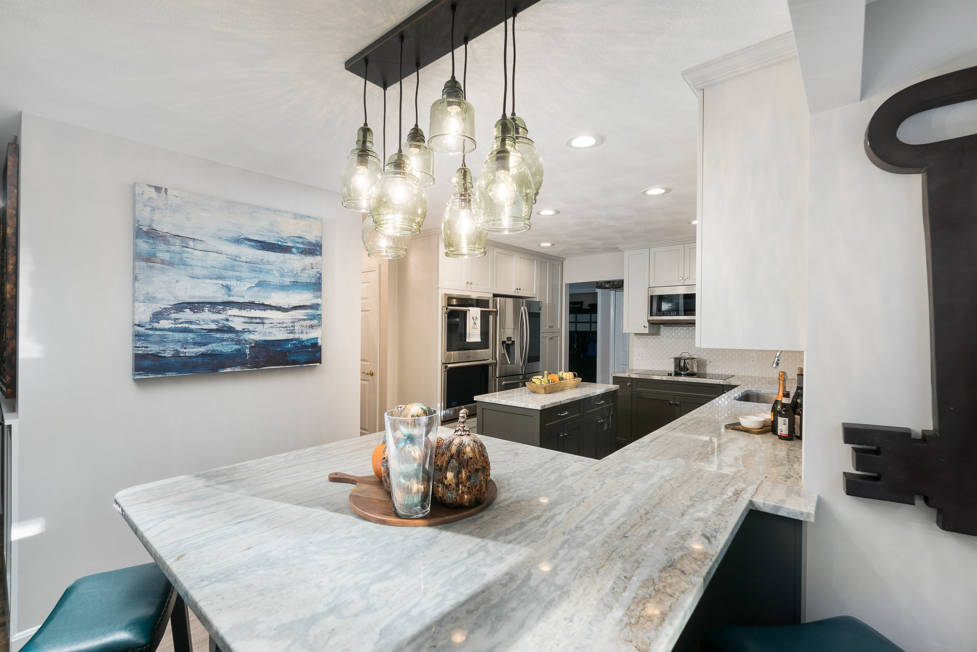 Stylish Two Toned Kitchen Stylish Two Toned Kitchen