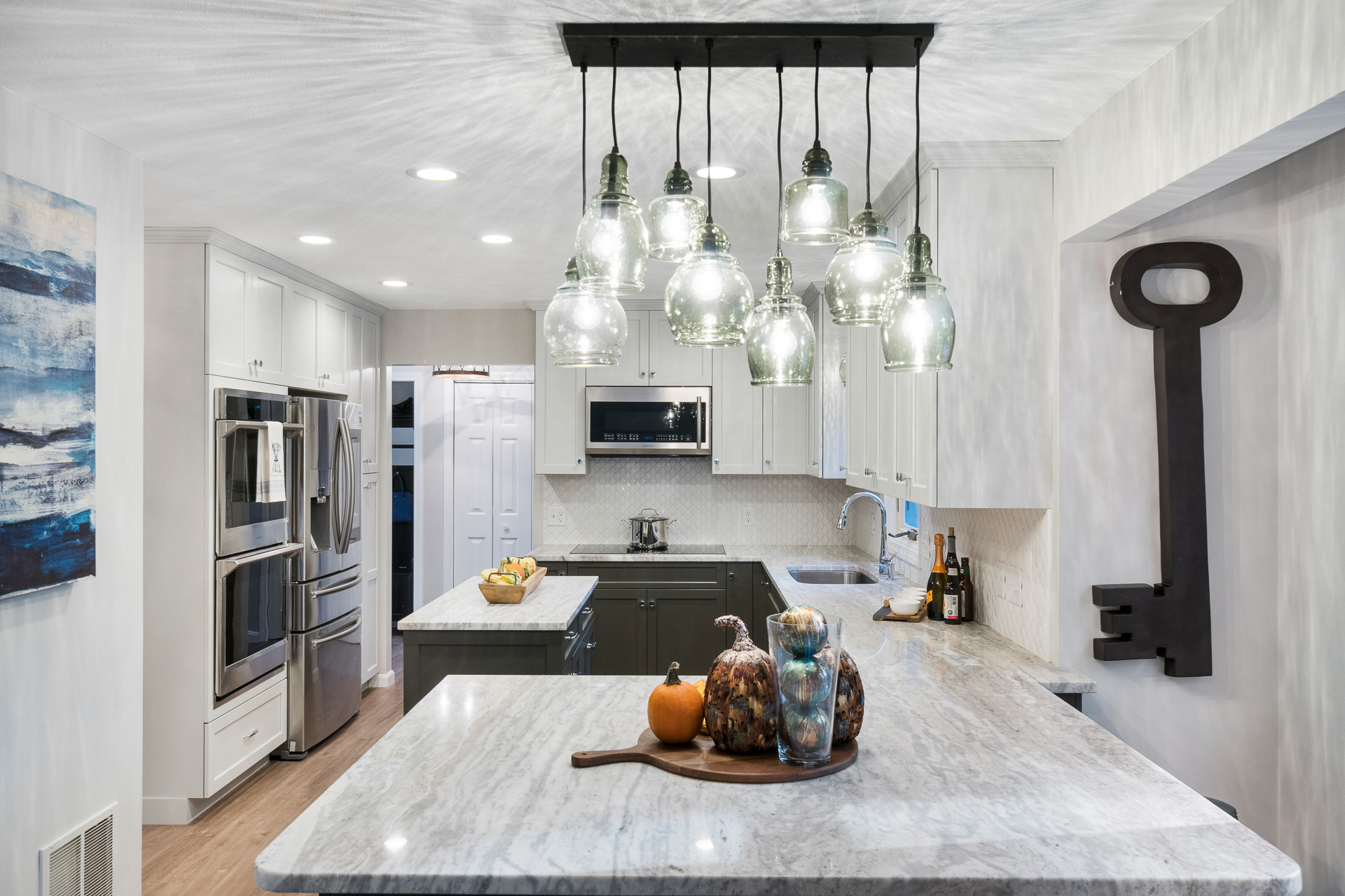 Stylish Two Toned Kitchen Stylish Two Toned Kitchen