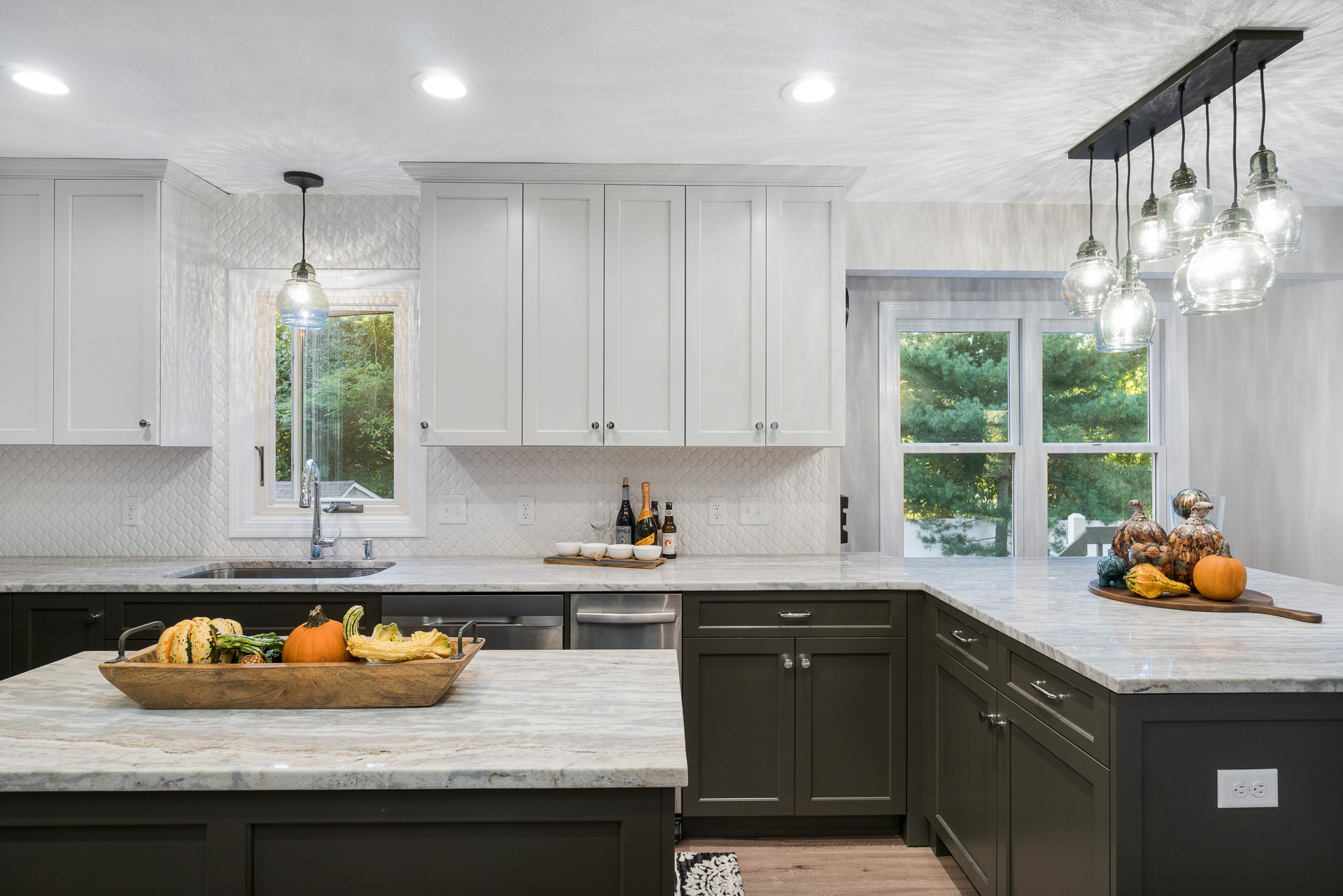 Stylish Two Toned Kitchen Stylish Two Toned Kitchen
