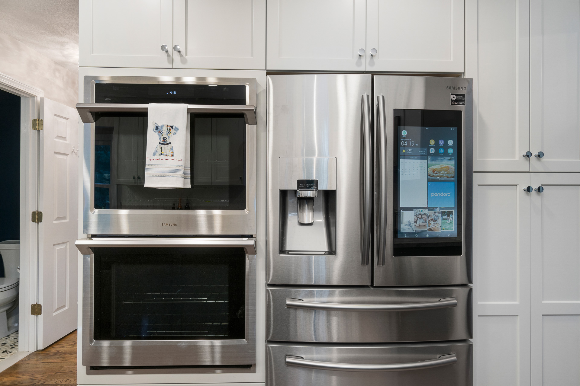 Stylish Two Toned Kitchen Stylish Two Toned Kitchen