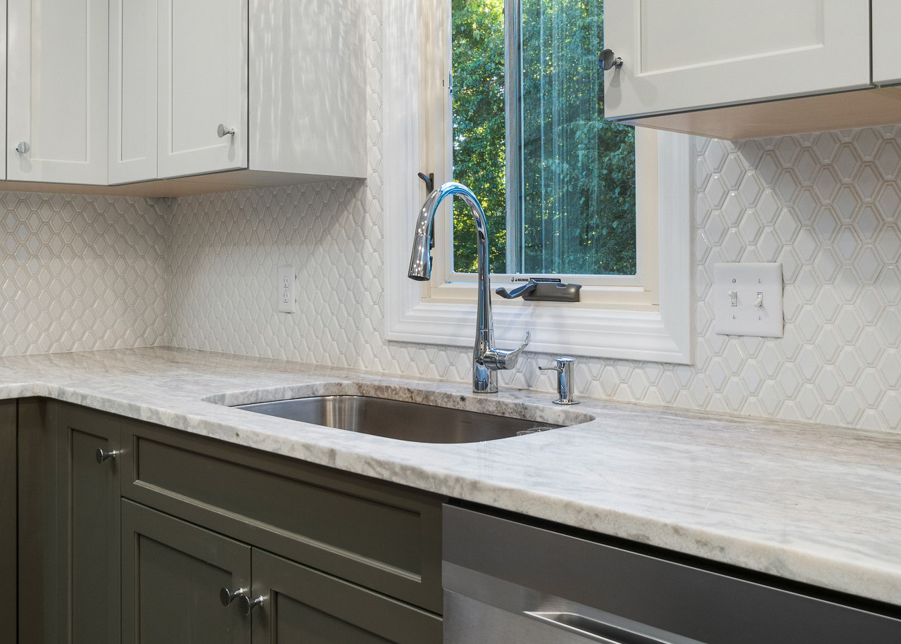 Stylish Two-Toned Kitchen Sink Stylish Two-Toned Kitchen Sink