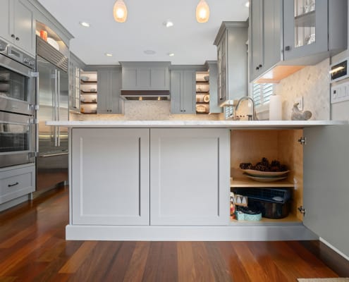 peninsula-storage-transitional-kitchen